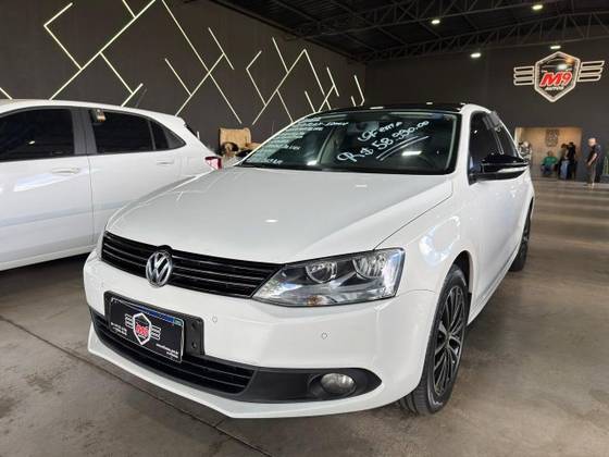 VOLKSWAGEN JETTA 2.0 COMFORTLINE FLEX 4P TIPTRONIC